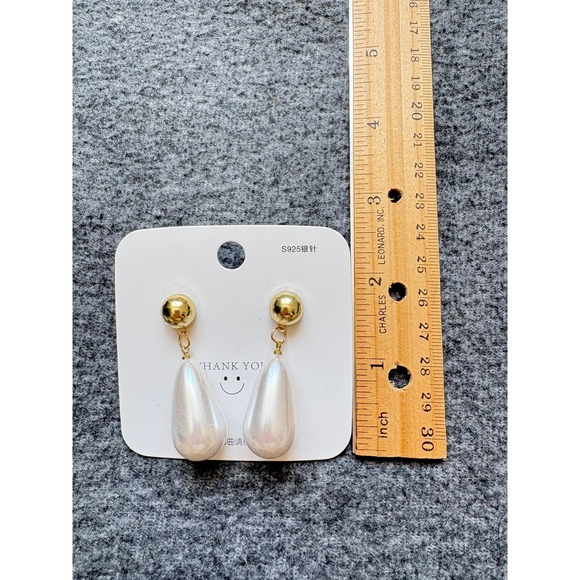 Elegant Gold Teardrop Pearl Earrings | 925 Silver Post | Vintage-Inspired Gift - Picture 4 of 5